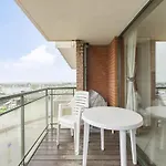 Apartment In Near Marina *