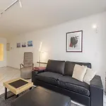 Apartment In Near Marina