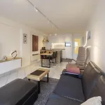 Apartment In Near Marina *