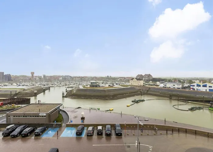 In Near Marina * 布兰肯贝赫